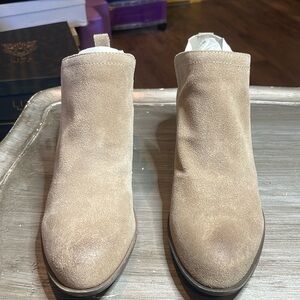 🥰 Lucky Brand suede tan booty size 8 medium 38.5 newinbox 🎁